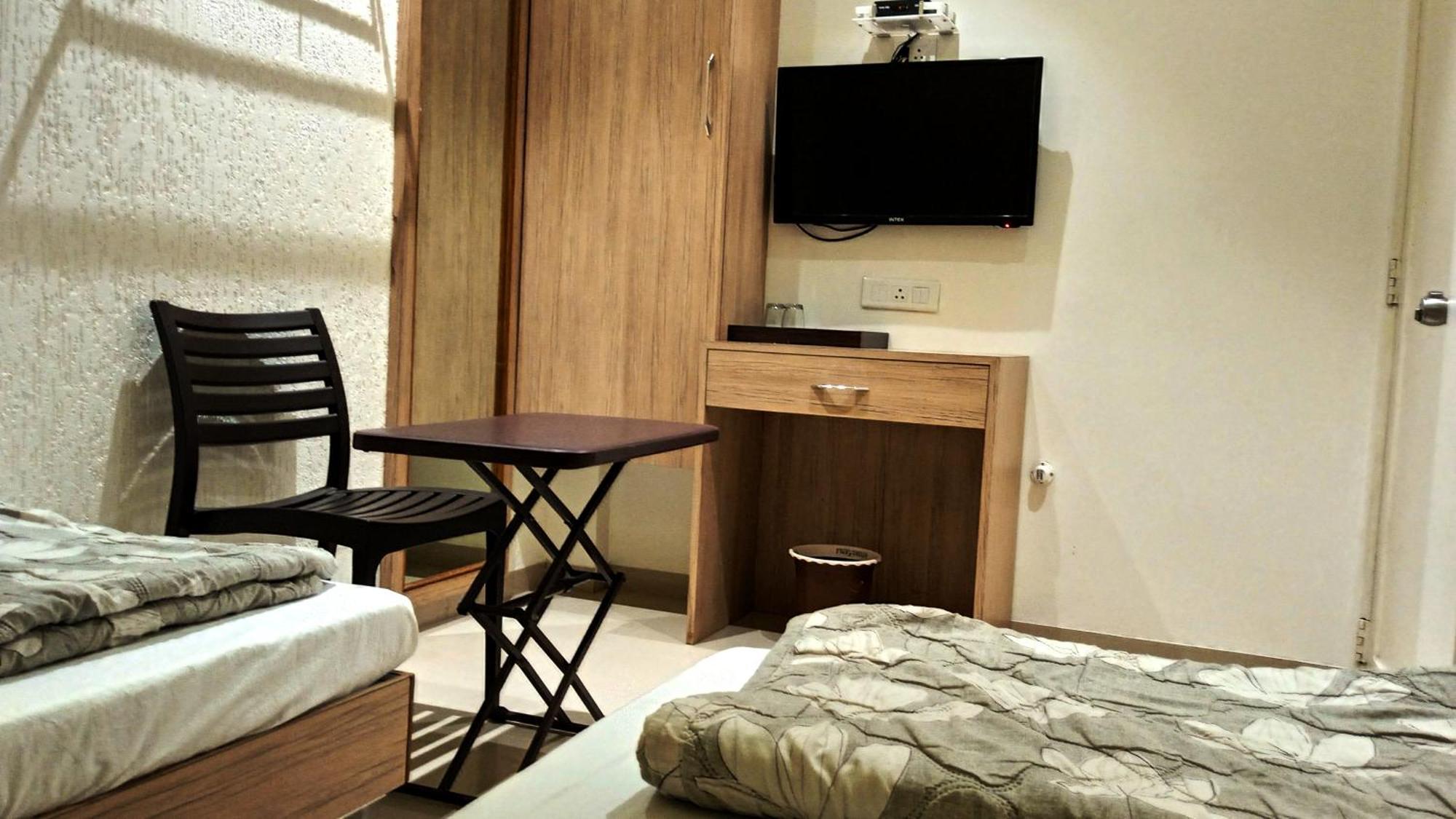 Hotel Ramniwas Jalgaon Buitenkant foto