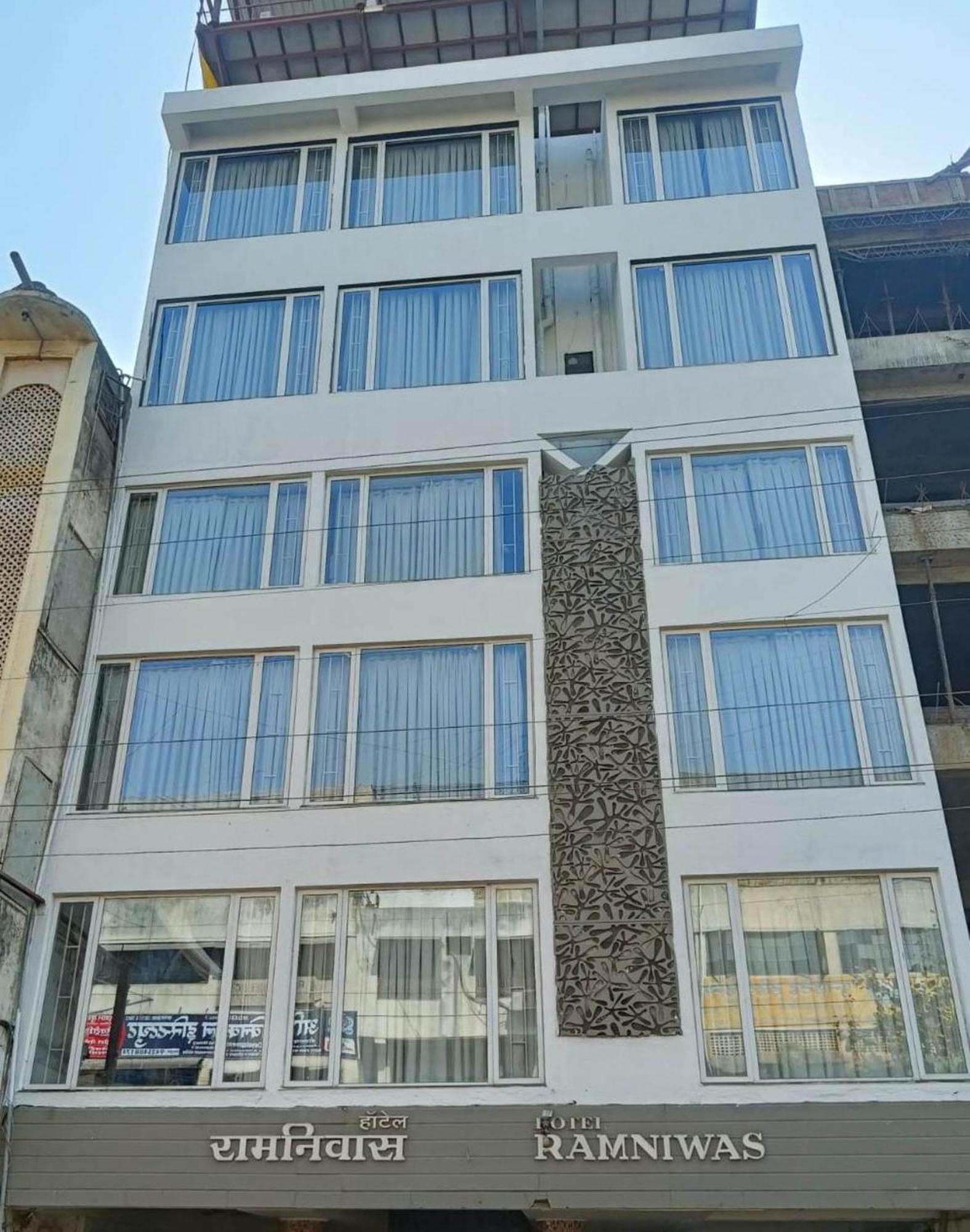 Hotel Ramniwas Jalgaon Buitenkant foto