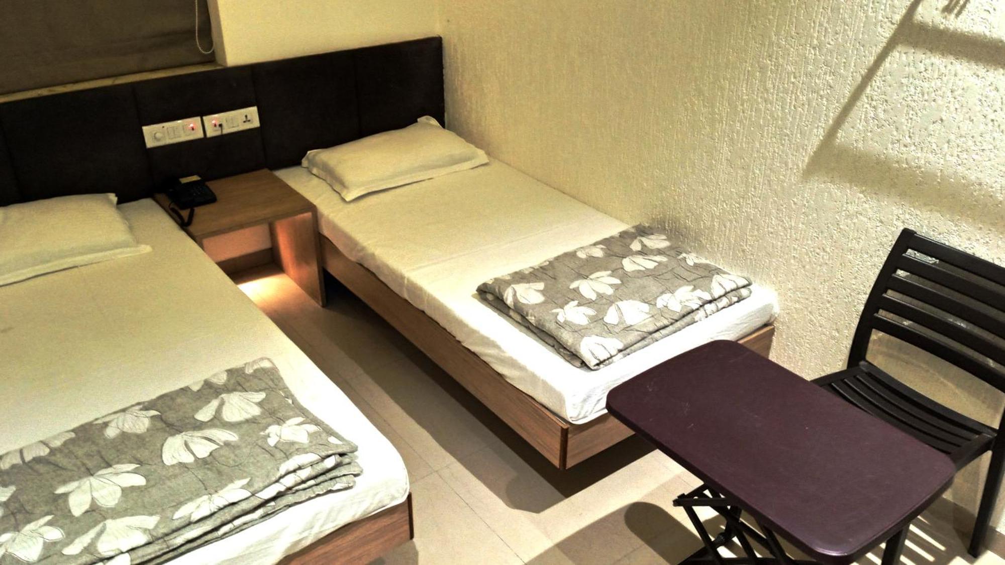 Hotel Ramniwas Jalgaon Buitenkant foto